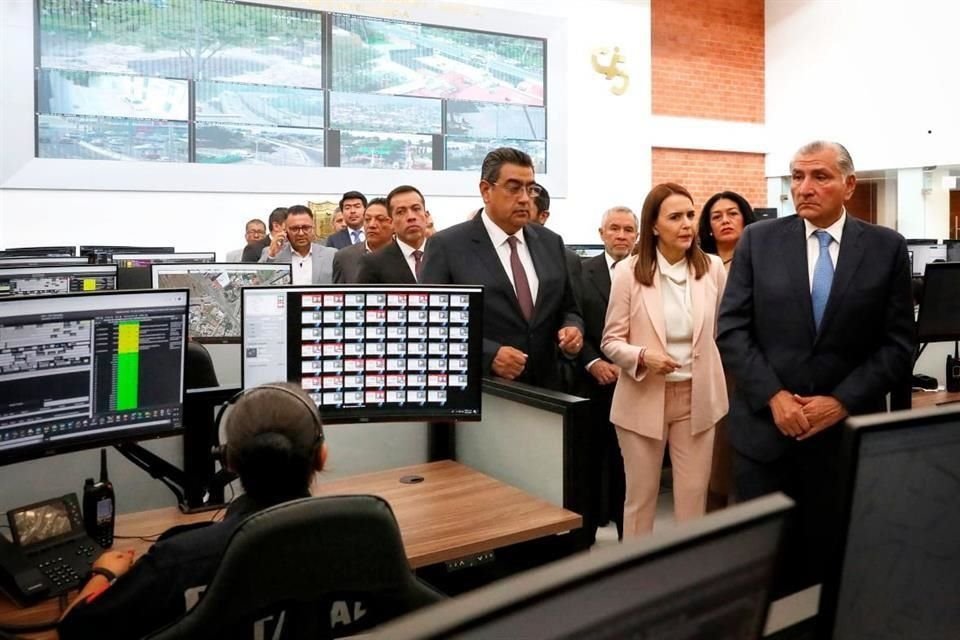 El Secretario López y la Gobernadora Cuéllar recorrieron las instalaciones del nuevo C5i.