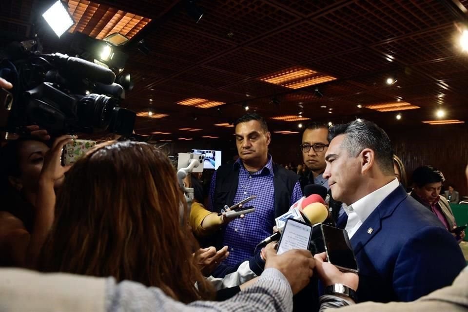 El líder priista Alejandro Moreno en entrevista en la Cámara de Diputados.