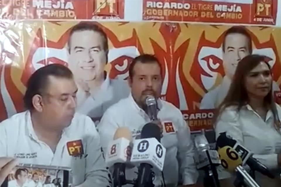 En rueda de prensa, Gerardo Calvillo, dirigente en Torreón del PT, afirmó que no están de acuerdo con el pronunciamiento que ayer hizo Alberto Anaya.