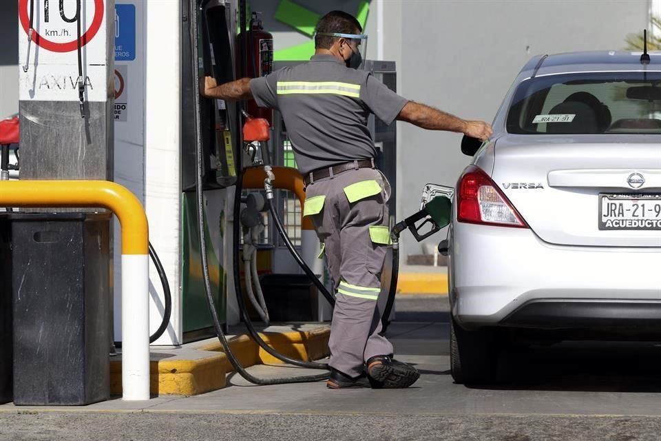 En marzo, el precio de la gasolina de bajo octanaje (Magna) aumentó 2.08 por ciento.