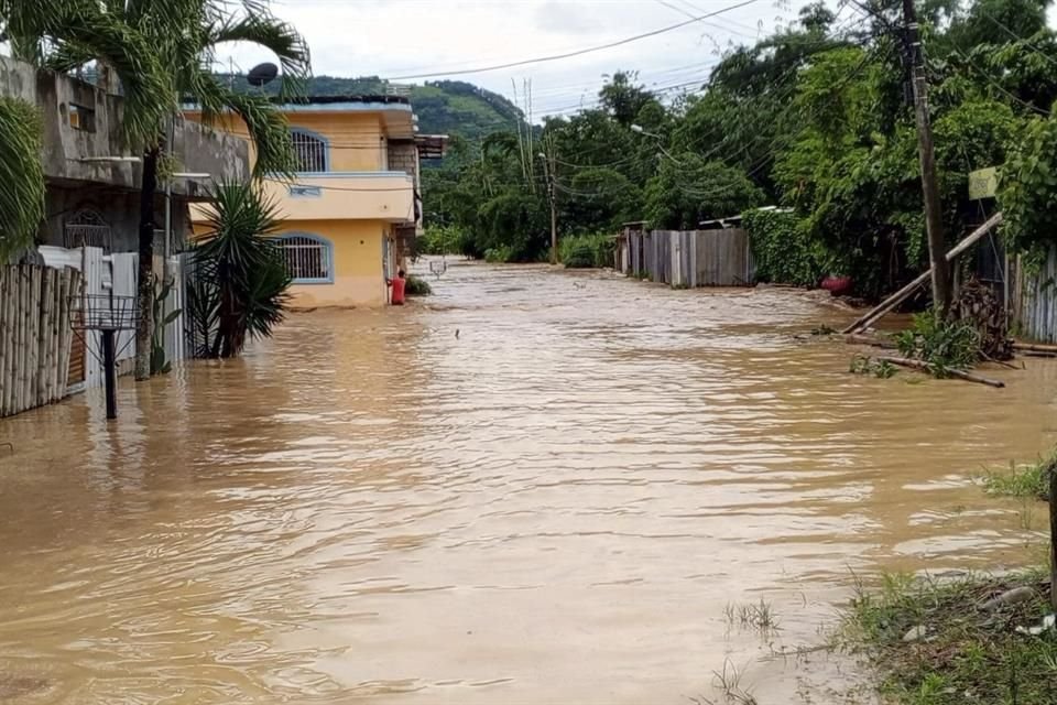 Más de 500 personas fueron evacuadas de la provincia de Esmeraldas, en Ecuador, por inundaciones.