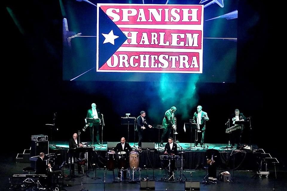 Spanish Harlem Orchestra interpretó 'Vestido de Flores' y 'La Orquesta del Barrio'.