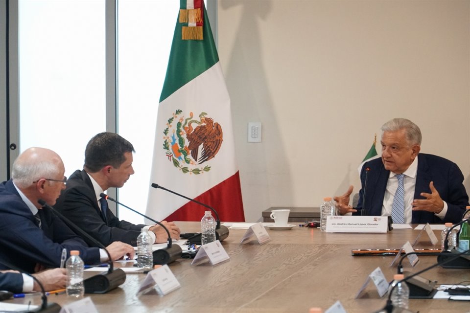 AMLO bajó el tono de su 'reunión bajo protesta' con el Secretario de Transporte de EU para abordar el regreso de México a la categoría 1 de seguridad aérea