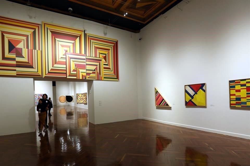 Las piezas expuestas proceden de distintos acervos públicos y privados, entre los que destacan los museos de arte Carrillo Gil y Moderno, así como el Tamayo, el Jumex, el Amparo y el MUAC.