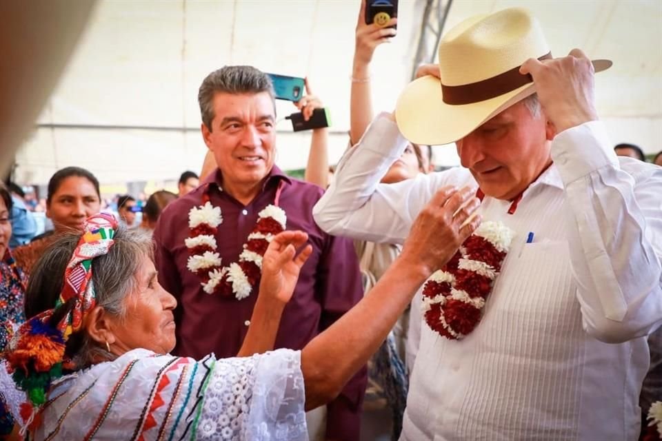 Titular de Segob, Adán Augusto López, se despidió durante acto público en Chiapas como funcionario, pues buscará candidatura presidencial.