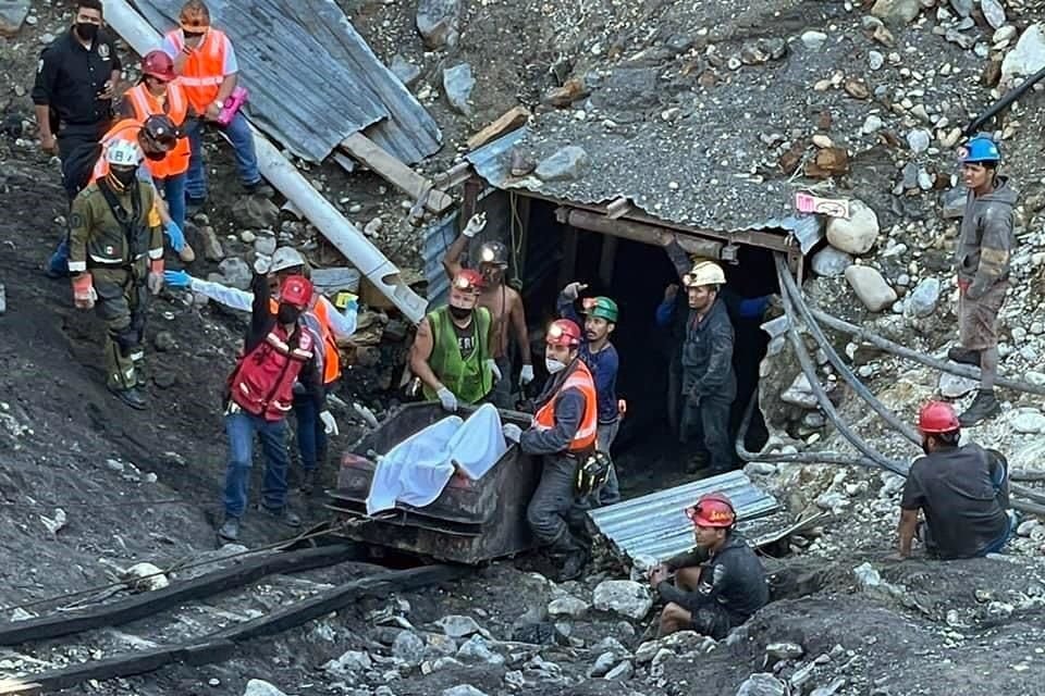 Sin precisar la hora, el Gobierno de Coauila informó sobre el rescate del último minero, que representa la conclusión de los trabajos de rescate.