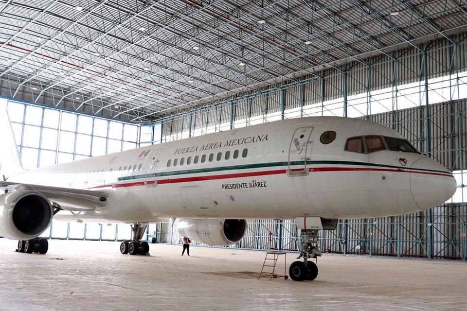 Antiguo avión presidencial 'Benito Juárez', un 757-225 utilizado hasta 2015, fue vendido en 65 mdp en una subasta, informó el Indep.