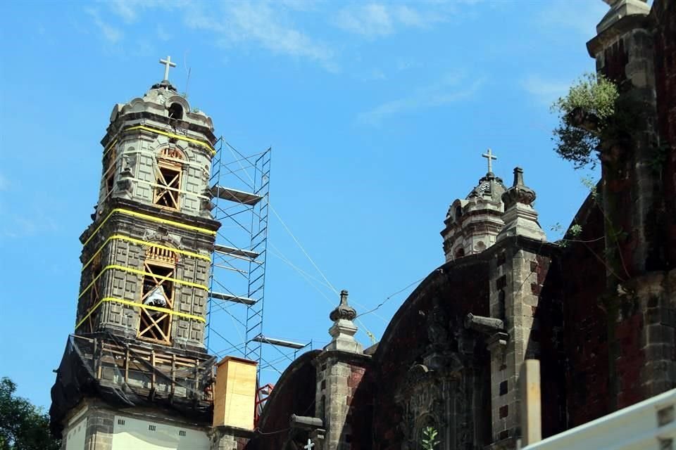 Algunos puntales de la Iglesia de la Santa Veracruz debieron sustituirse tras un incendio en 2020 provocado por personas que prendieron una fogata en su interior, aprovechando el abandono del templo.