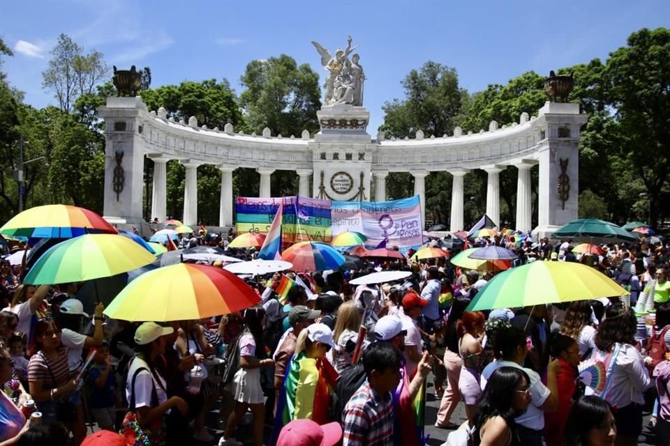 La Marcha del Orgullo entró al Primer Cuadro de la Ciudad hacia las 15:00 horas.