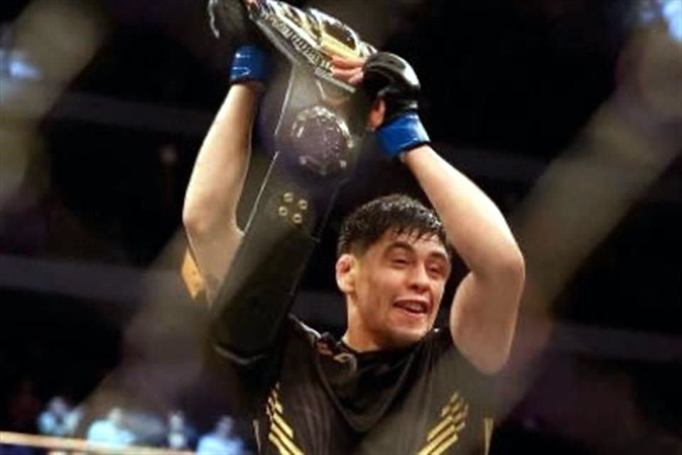 Moreno es campeón de la UFC.