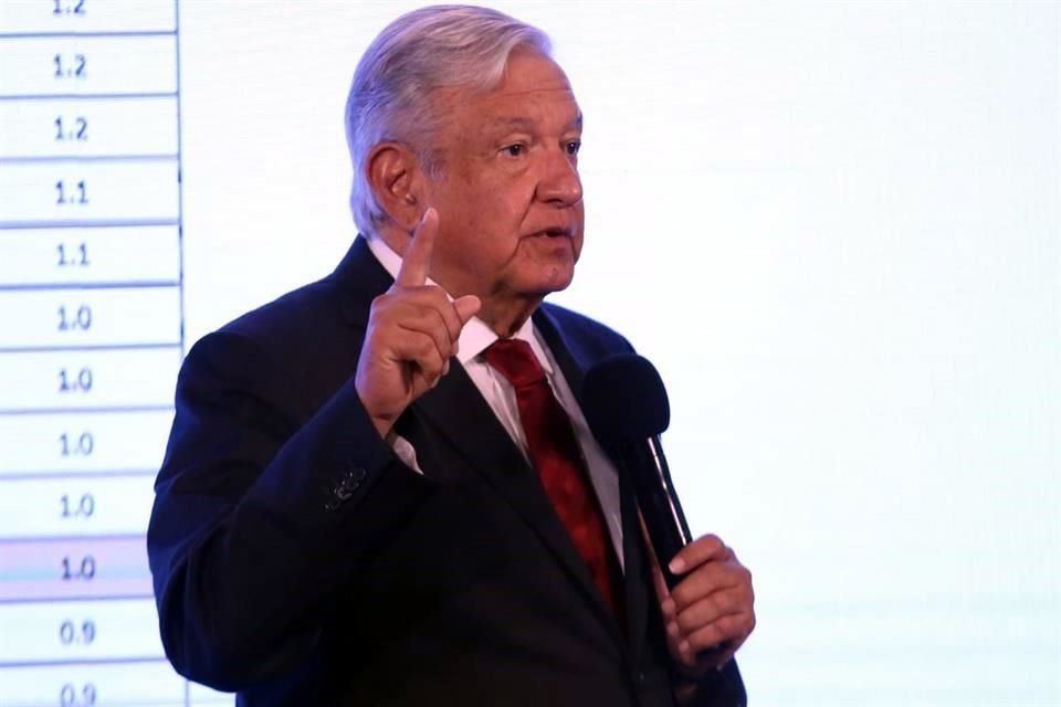 AMLO instruyó a la SRE a facilitar pasaportes a comisión de zapatistas que busca ir a Europa.