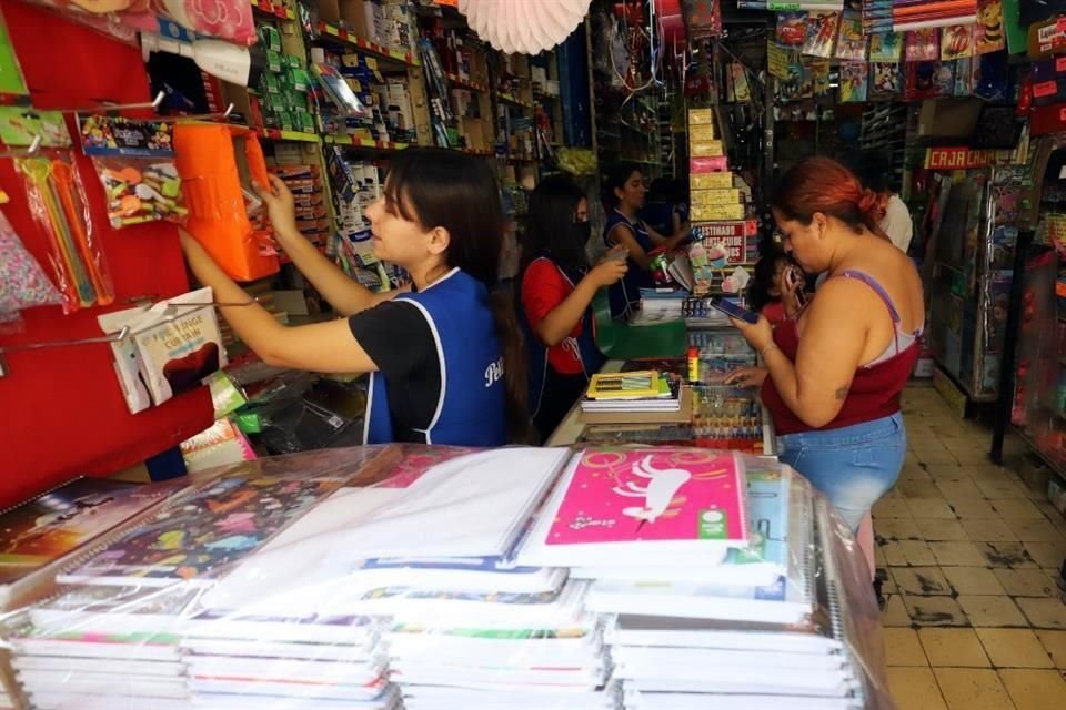 Las familias mexicanas, destinarán el 84% de sus ingresos mensuales a las compras de regreso a clases con un costo promedio por niño de 5 mil 222 pesos.