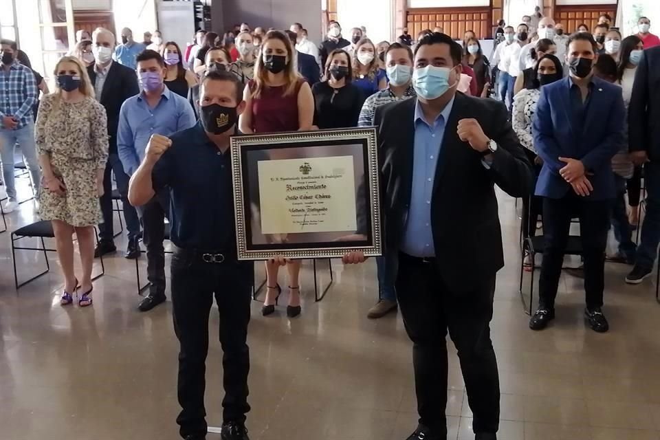 Julio César Chávez recibe reconocimiento como Visitante Distinguido de Guadalajara.