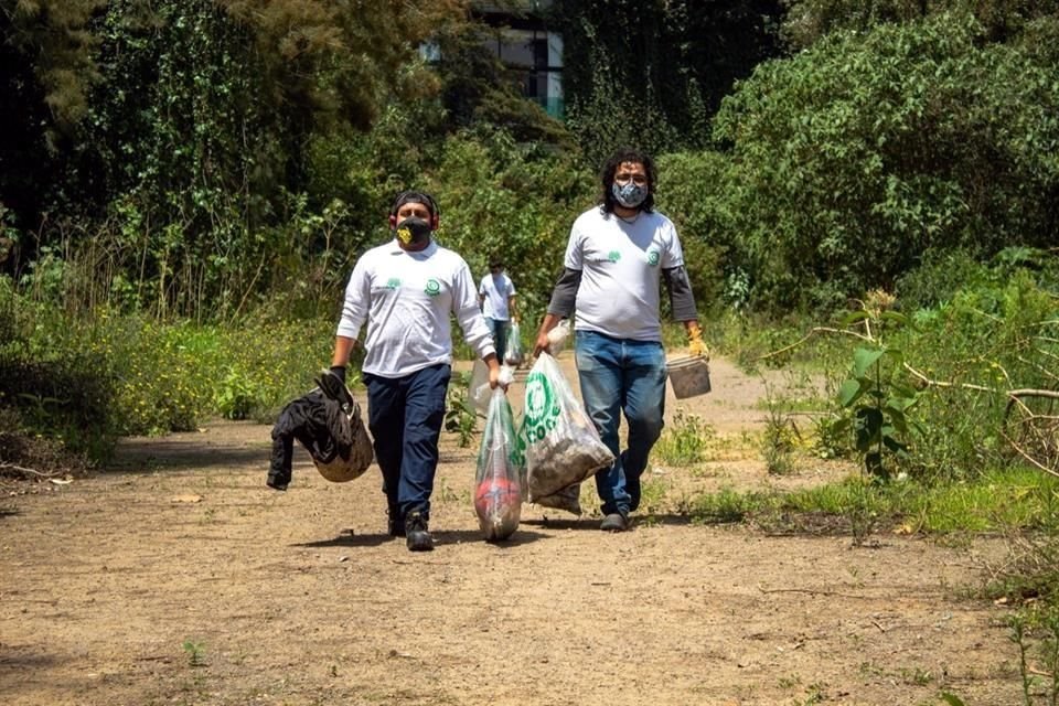 La Sedema en coordinación con ECOCE y la Miguel Hidalgo, realizaron la segunda jornada de limpieza en la Barranca de Tecamachalco.