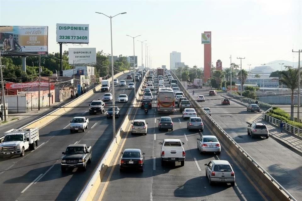 El anuncio de un posible cierre de 24 horas de los carriles centrales en Avenida López Mateos Sur, a la Altura de Flextronics de norte a sur, quedaron solo en el susto.