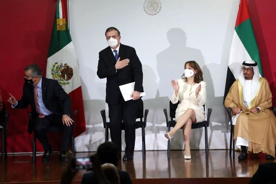 Ebrard y otros funcionarios en la presentación del pabellón que México tendrá en la Expo 2020 Dubai.