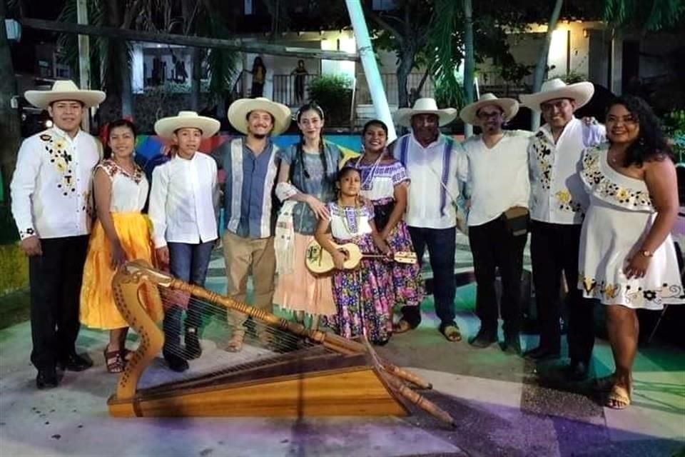 El grupo Tlaminques Cazadores de Tecuanes se presenta este miércoles en la Fiesta de las Culturas Indígenas, Pueblos y Barrios Originarios de la Ciudad de México.