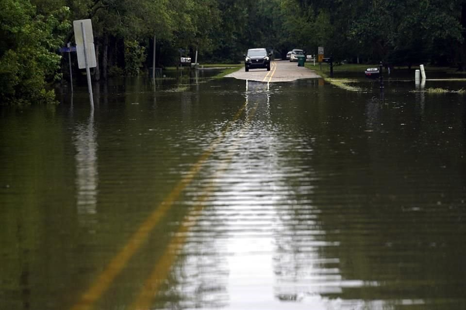 Un vecindario en Luisiana registró inundaciones por el paso de 'Claudette'.
