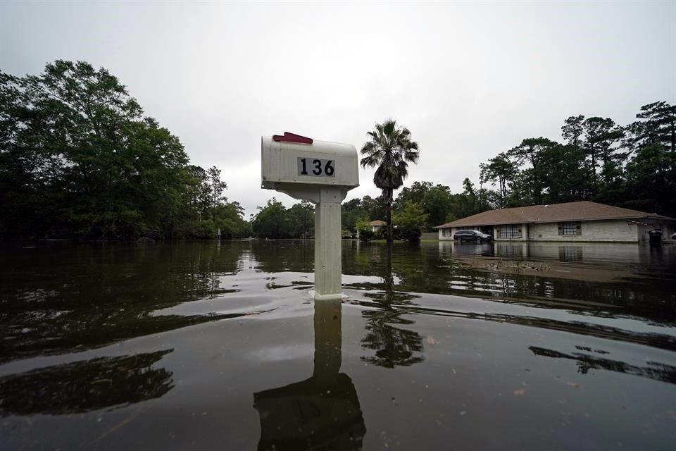 Tormenta 'Claudette' llevó tormentas eléctricas, inundaciones y vientos a Florida, Luisiana y Alabama, mientras se mueve al norte de costa este de EU.