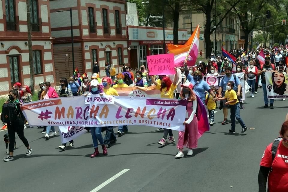 Esta es la primera marcha lencha, autodenominada por el contingente e integrada por mujeres cisgénero lesbianas y transgénero.