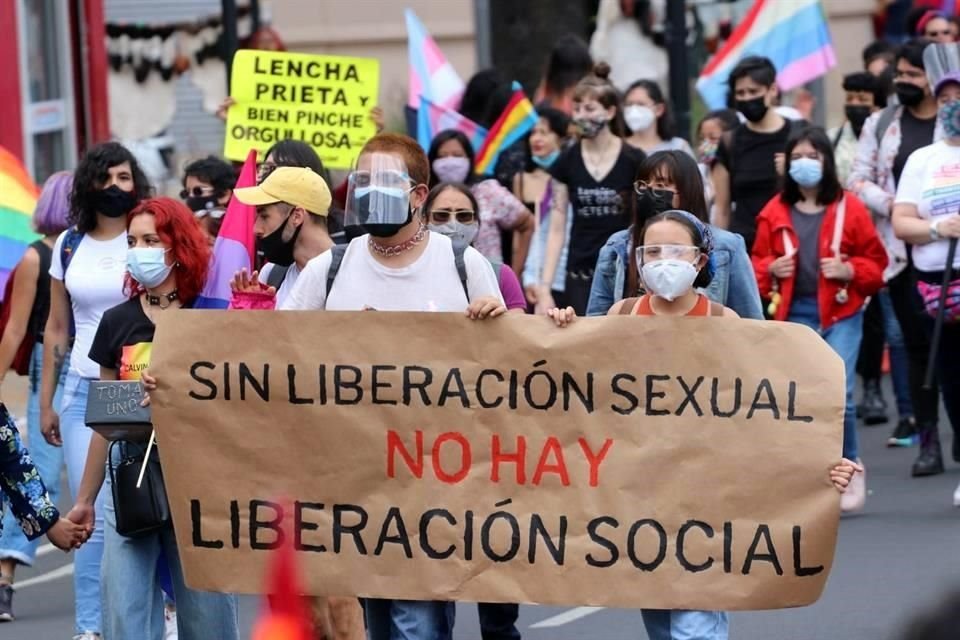 Durante la manifestación, las mujeres exigieron educación sexual plena para toda la población, especialmente para niños y adolescentes que se identifican como población LGBT+
