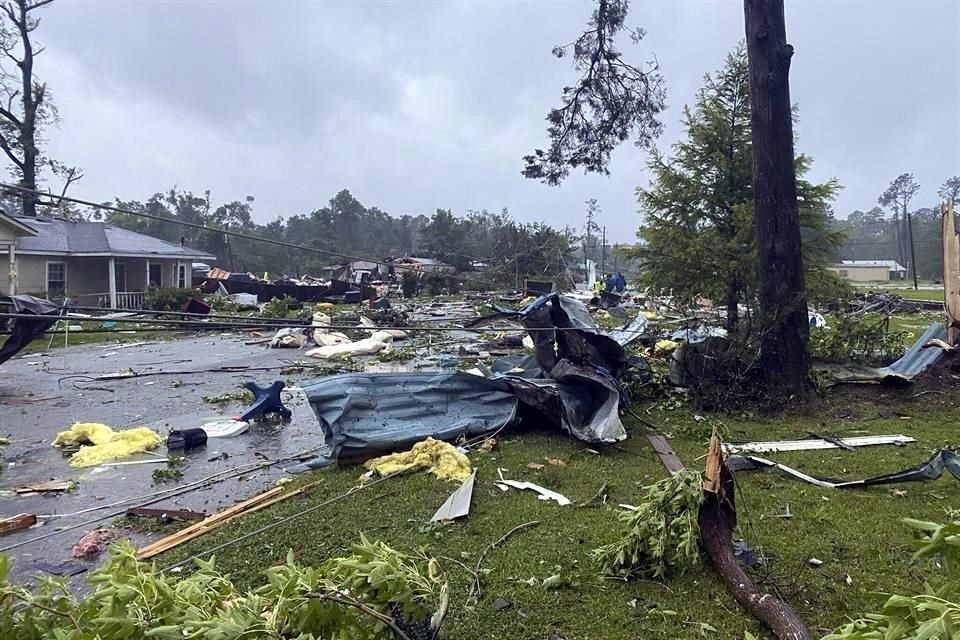 Las autoridades esperan que 'Claudette' retome fuerza este domingo tras causar destrozos en Alabama.