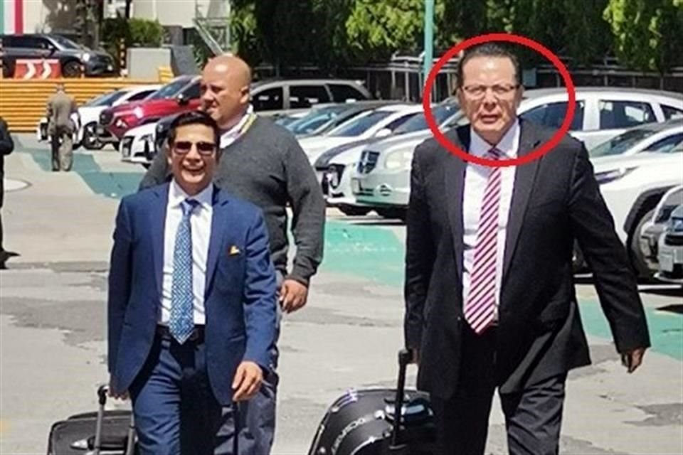 Nava Soria (círculo rojo), contador de una empresa que desvió dinero para Duarte, acudió al Reclusorio Norte para su juicio, sin embargo la diligencia fue aplazada por testigos 'ilocalizables'.