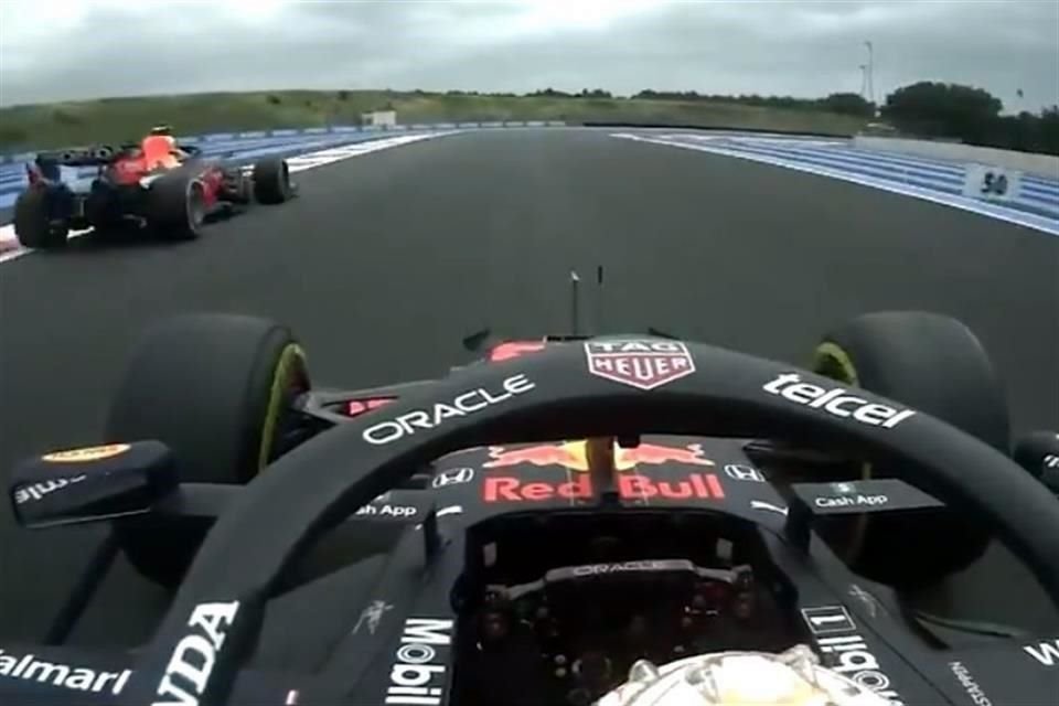 Checo Pérez y Marx Verstappen mostraron un excelente trabajo de equipo, donde influyó la madurez del piloto tapatío, al permiter el rebase.
