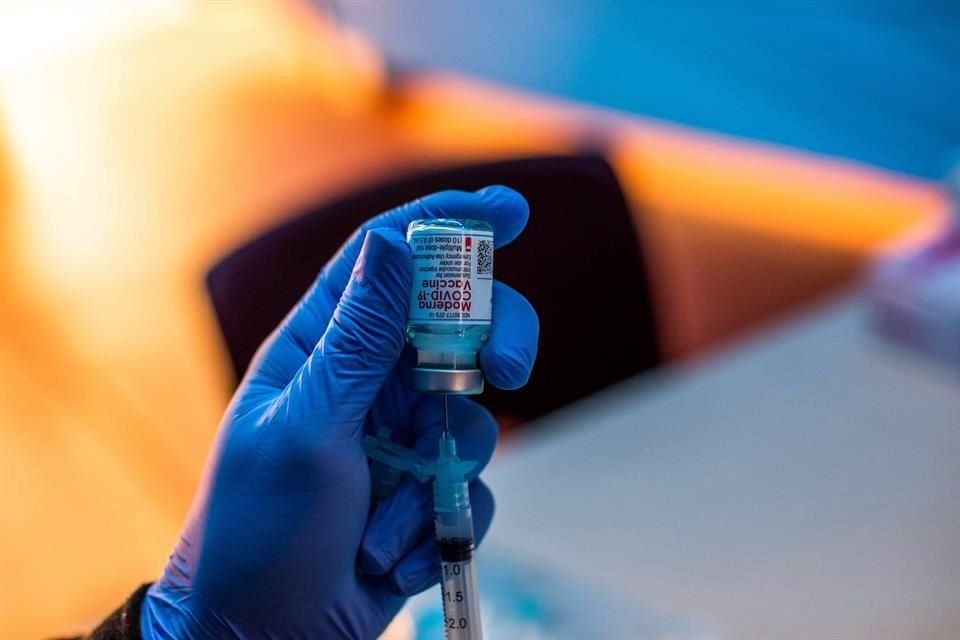 Un 70 por ciento de los adultos mayores de 30 años ya habían recibido al menos una dosis de la vacuna contra Covid-19.