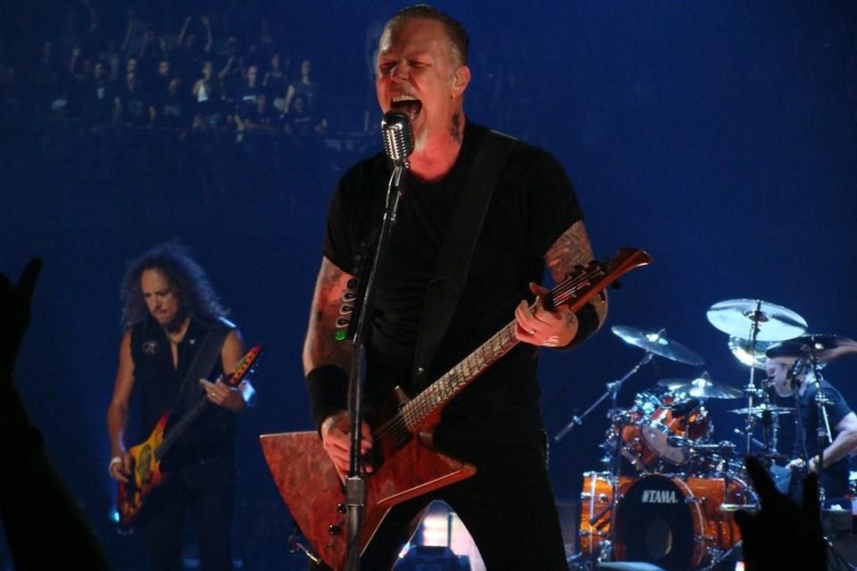 Metallica tendrá una nueva edición de su álbum  'Black Album'. Juanes, Miley Cyrus, Elton John, J. Balvin, Biffy Clyro y Mon Laferte participarán en este material.
