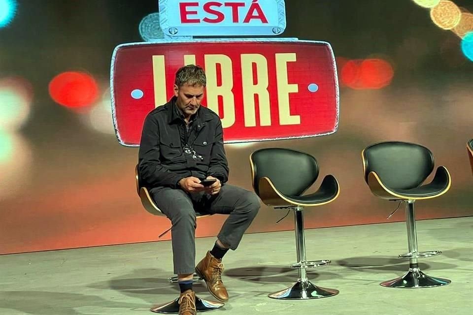 El productor Álvaro Curiel (en foto) alista el estreno de la serie de comedia 'Está Libre', sobre historias llenas de humor a bordo de un taxi.