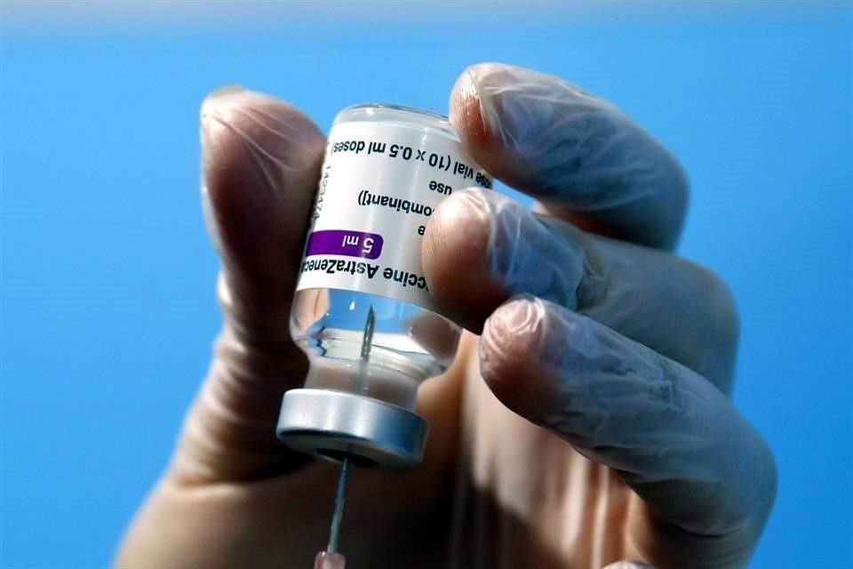 Un estudio anterior mostró que las vacunas fabricadas por Pfizer y AstraZeneca ofrecen una elevada protección, de más del 90 por ciento, contra la hospitalización por la variante Delta.