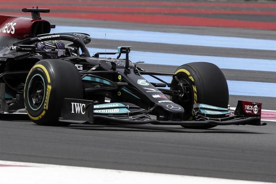 En una nueva polémica por los alerones de sus autos, ahora Red Bull pide que se analice si el delantero de Mercedes cumple la norma.