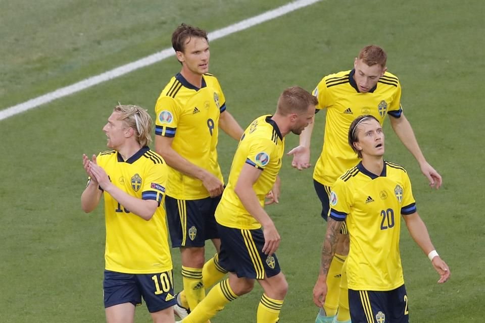 Suecia se quedó a un gol en contra de quedar eliminado y consiguió un agónico pase.
