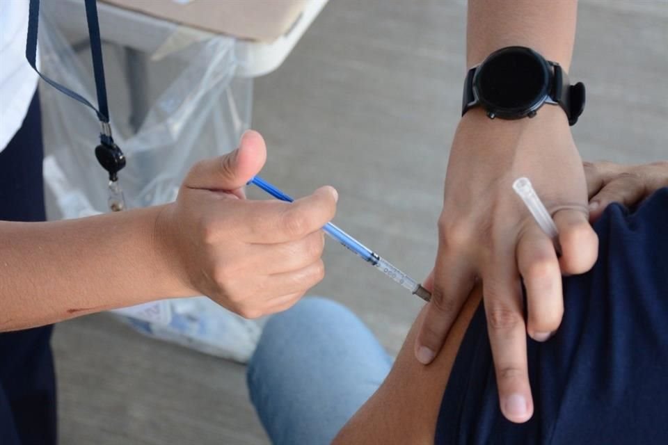 Обновленная вакцина Moderna против Covid-19 прибыла в страну для продажи, сообщает Asofarma México.