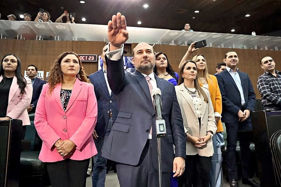 MC presentó solicitud de juicio político en Cámara de Diputados contra Arturo Salinas, por rendir protesta como Gobernador interino de NL.