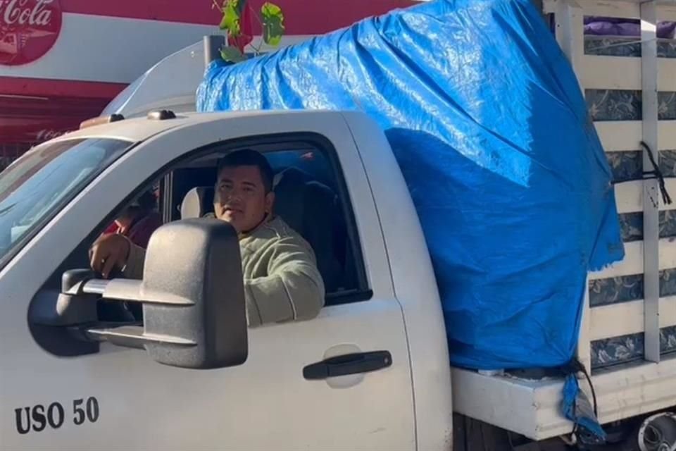 Alrededor de 100 personas componen la caravana de damnificados.