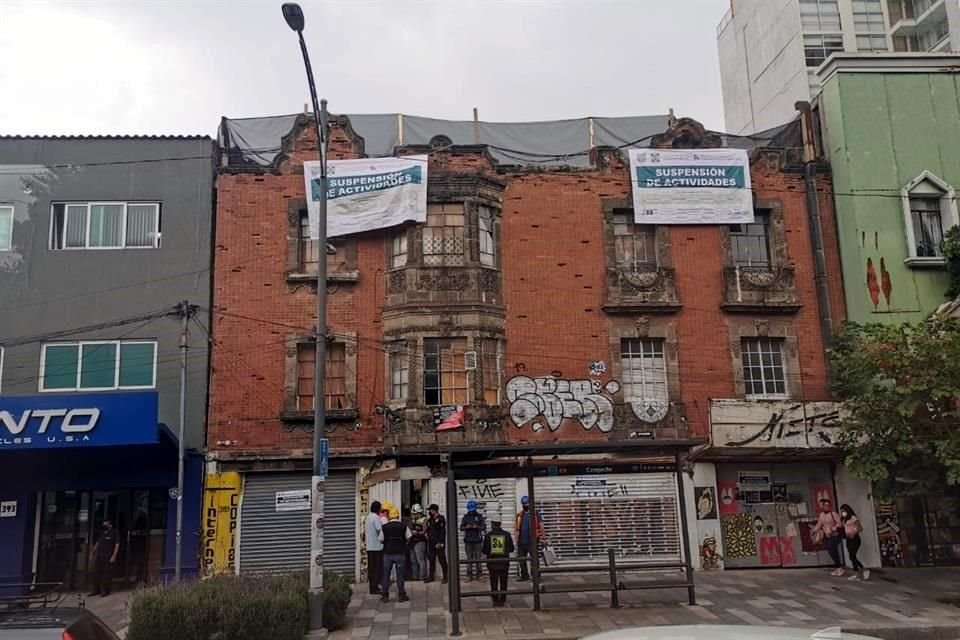 Personal de la PAOT constató las obras realizadas sin permiso y procedió a la reposición de los sellos en el edificio de Insurgentes Sur 189.