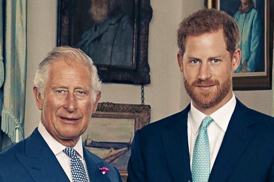 El Príncipe Carlos dio recursos a su hijo menor hasta el verano de 2020.