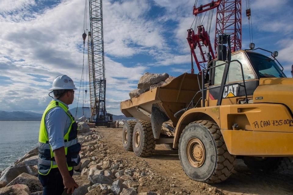 La conclusión de obras públicas y la expectativa de un consumo resiliente, ayudarán a que en el primer semestre la inversión en construcción y la producción de bienes se mantengan.