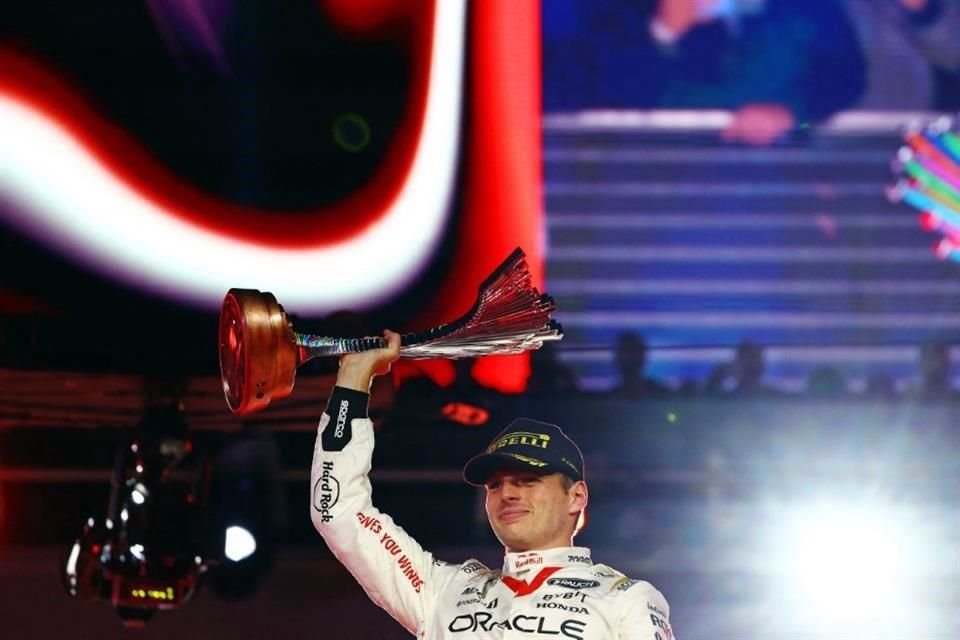 Max Verstappen suma trofeo a su colección.