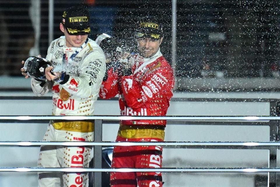 Max Verstappen y Checo Pérez en el GP de Las Vegas.