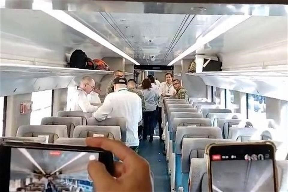 Funcionarios del Gabinete acompañan a AMLO en recorrido del Tren Maya.