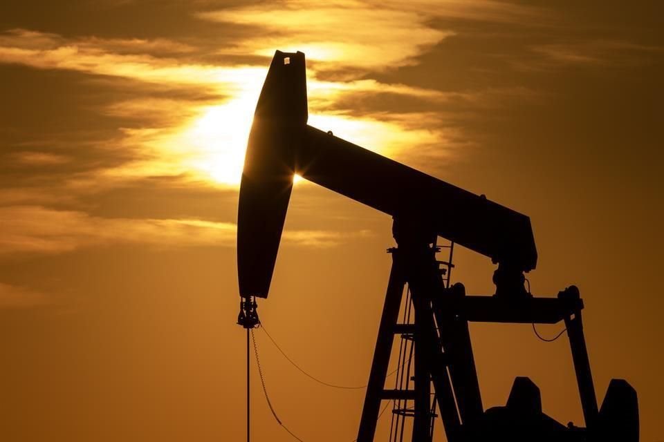 El BM estima que los precios del crudo se sitúen en una media de 70 dólares el barril en 2021, un aumento de 70 por ciento respecto al año pasado. 