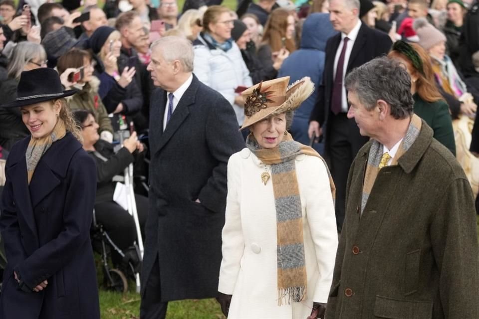Princess Ana y su esposo Timothy Laurence también estuvieron presentes durante la ceremonia.