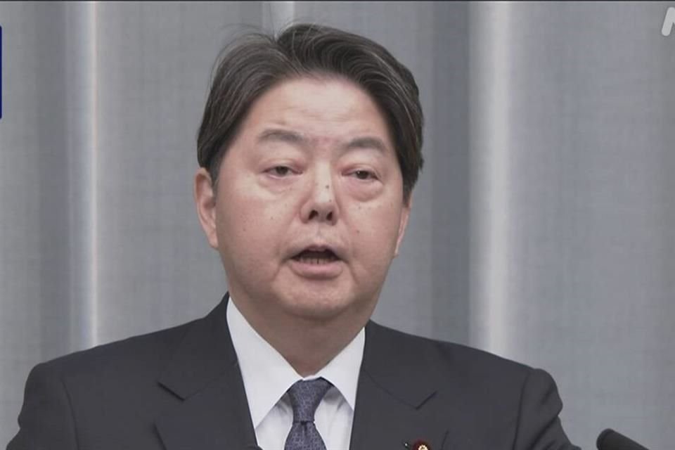 El portavoz del Gobierno de Japón indicó que han recibido informes de seis casos de personas enterradas vivas debido al derrumbe de edificios.