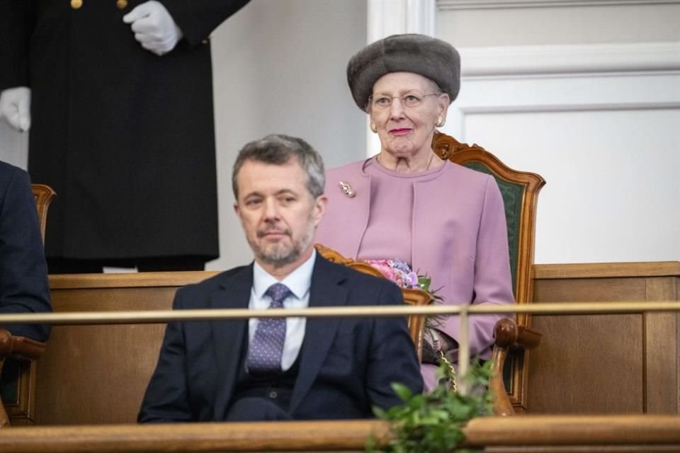 Margarita II también acudió al Parlamento danés.