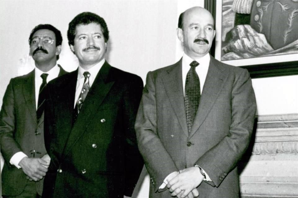 Carlos Salinas de Gortari, acompañado de Carlos Rojas Gutiérrez y Luis Donaldo Colosio en la ceremonia con representantes de Comités de Solidaridad de 16 estados de la República.