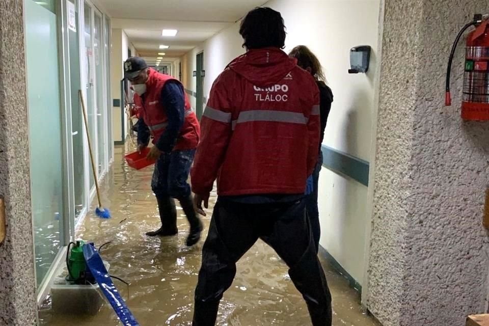 El Hospital fue afectado derivado de las fuertes lluvias registradas la tarde de ayer en el Valle de México.