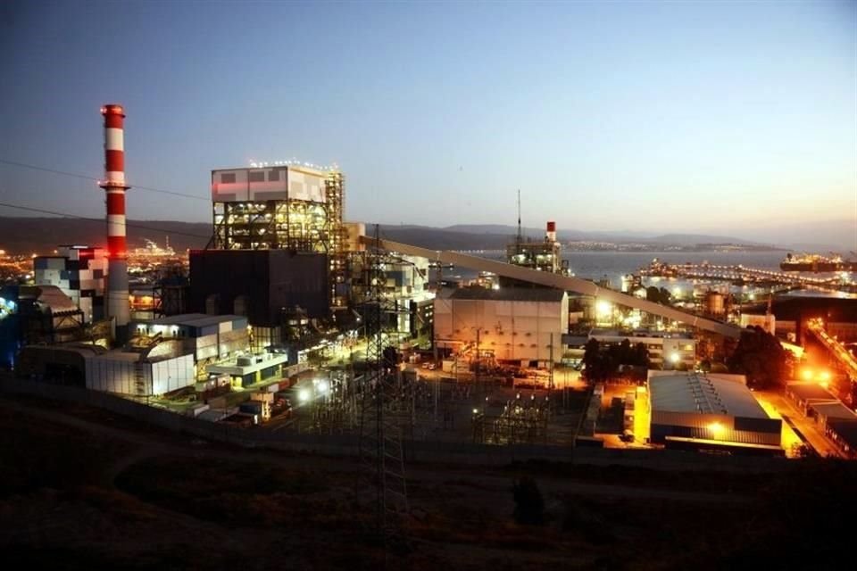 El Gobierno de Chile anunció que adelantará el retiro de cuatro centrales eléctricas a carbón en zonas de alta contaminación.